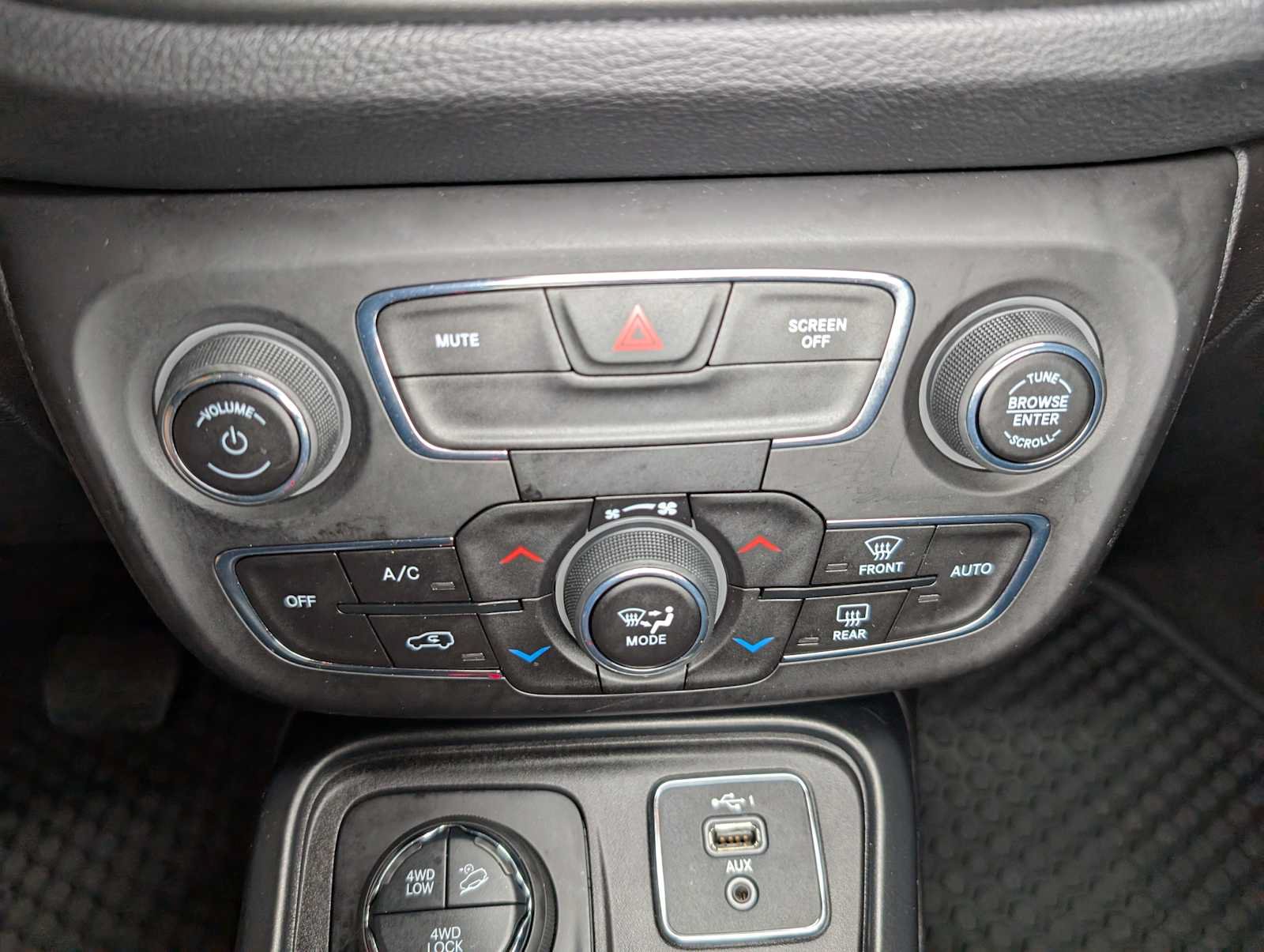 Used 2019 Jeep Compass Trailhawk w/ Cold Weather Group AWD/4WD image 32