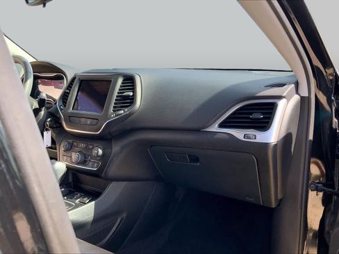 Used 2022 Jeep Cherokee Latitude AWD/4WD image 19