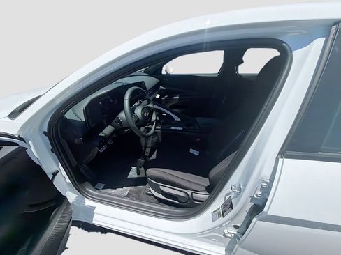 New 2026 Hyundai Elantra Sport FWD image 14
