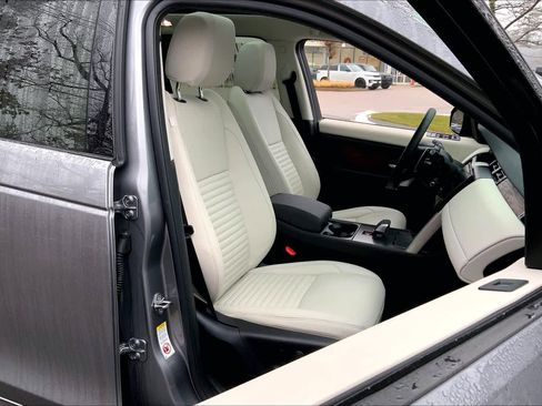 Used 2025 Land Rover Discovery Sport S image 7