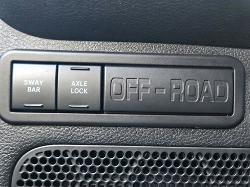 Used 2018 Jeep Wrangler Unlimited Rubicon w/ Connectivity Group image 26