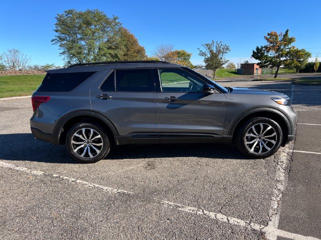 Used 2023 Ford Explorer ST-Line w/ Class IV Trailer Tow Package AWD/4WD image 12