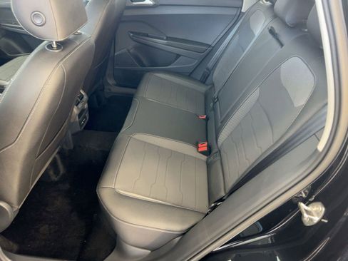 New 2026 Volkswagen Taos SE image 15