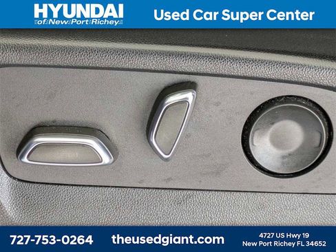 Used 2022 GMC Yukon XL Denali w/ Denali Premium Package image 27