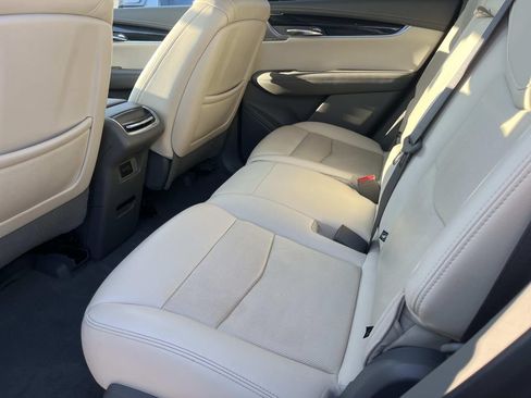 Used 2022 Cadillac XT6 Premium Luxury FWD image 21