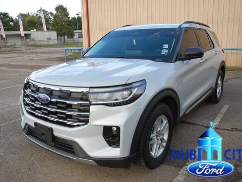 Used 2025 Ford Explorer Active w/ Active Comfort Package RWD image 1