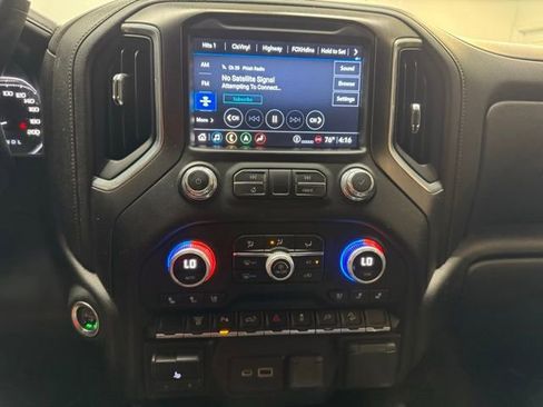 Used 2022 GMC Sierra 2500 AT4 w/ AT4 Preferred Package AWD/4WD image 17