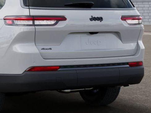 New 2026 Jeep Grand Cherokee L 4WD image 13
