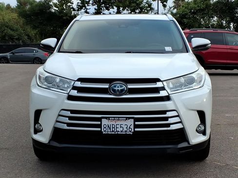 Used 2019 Toyota Highlander XLE AWD/4WD image 2