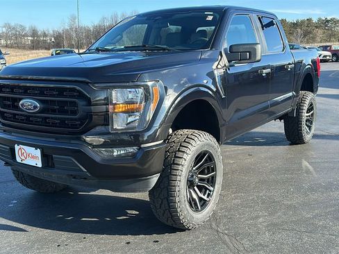 Used 2023 Ford F150 XLT image 3