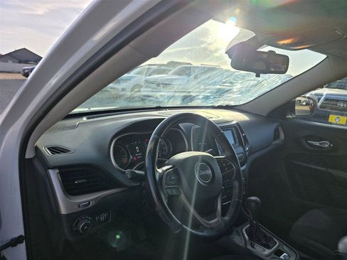 Used 2015 Jeep Cherokee Latitude image 12