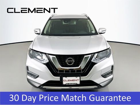 Used 2020 Nissan Rogue SV image 2