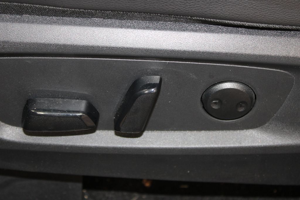 Used 2025 Nissan Pathfinder SL FWD image 14