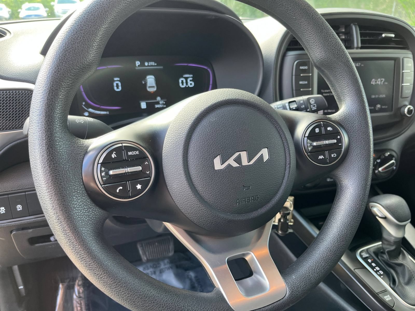 Used 2025 Kia Soul LX w/ LX Technology Package FWD image 25