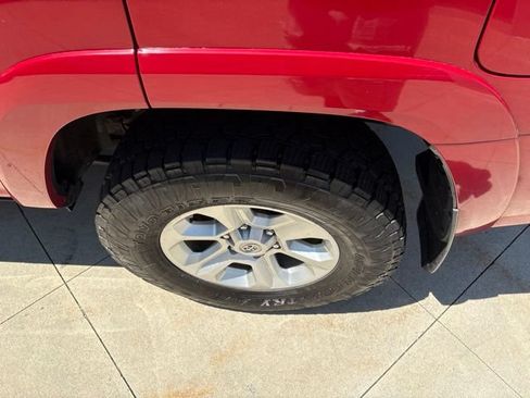 Used 2019 Toyota 4Runner SR5 AWD/4WD image 11