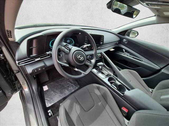 New 2026 Hyundai Elantra Hybrid FWD image 3