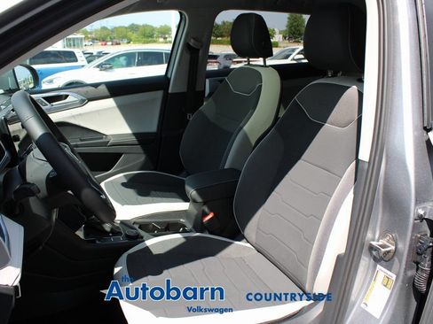 Used 2025 Volkswagen Taos SE AWD/4WD image 7