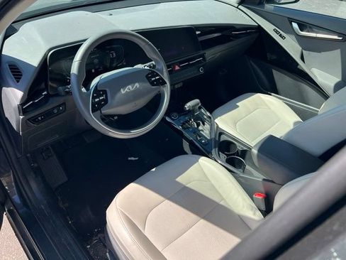 Certified 2024 Kia Niro EX FWD image 11