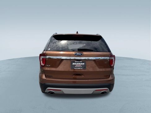 Used 2017 Ford Explorer XLT w/ Equipment Group 202A FWD image 7