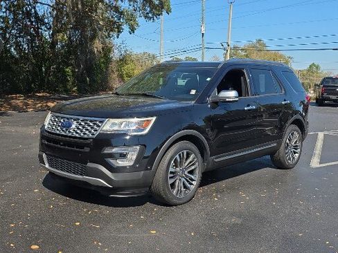 Used 2017 Ford Explorer Platinum image 12