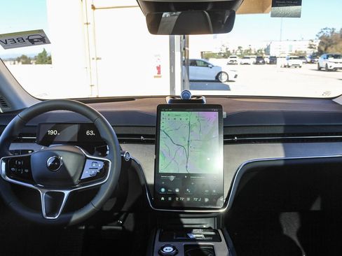 New 2025 Volvo EX90 Ultra w/ Protection Package Premier image 12