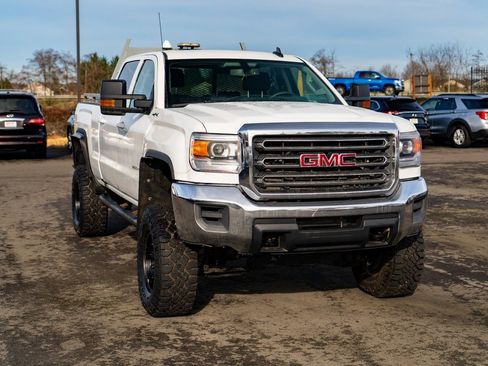 Used 2017 GMC Sierra 2500 SLE image 2
