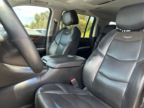 Used 2017 Cadillac Escalade ESV Premium Luxury AWD/4WD image 17