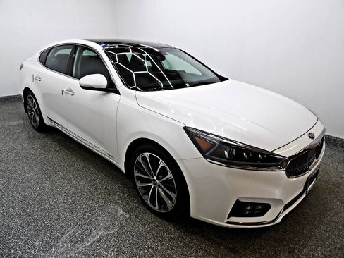 Used 2017 Kia Cadenza Technology image 3