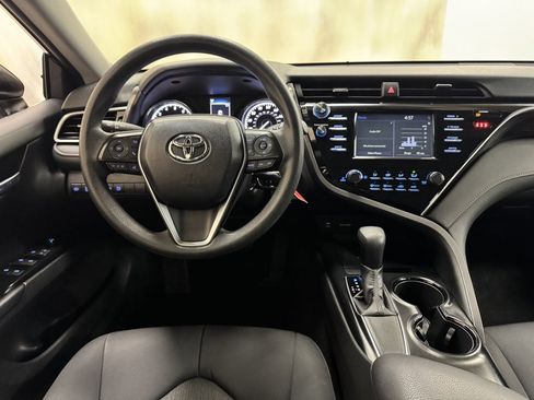 Used 2018 Toyota Camry L image 17