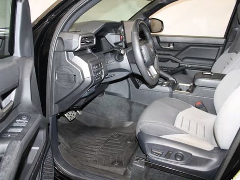 Used 2024 Toyota Tacoma TRD Sport w/ TRD Sport Upgrade Package AWD/4WD image 7