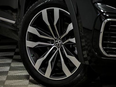 Certified 2023 Volkswagen Atlas SEL Premium image 3