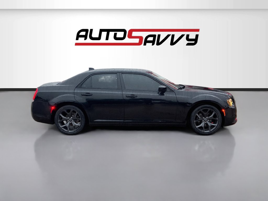 Used 2021 Chrysler 300 Touring w/ Sport Appearance Package RWD image 8