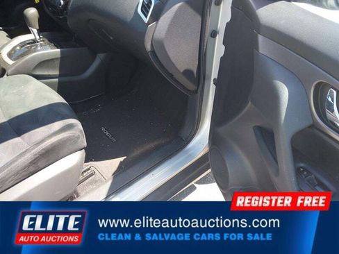 Used 2016 Nissan Rogue S FWD image 9