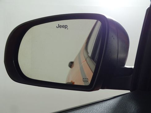 Used 2018 Jeep Compass Sport w/ Mopar Graphics Package image 37