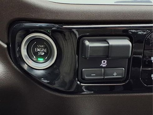 Certified 2022 GMC Sierra 1500 SLT w/ SLT Premium Plus Package image 9