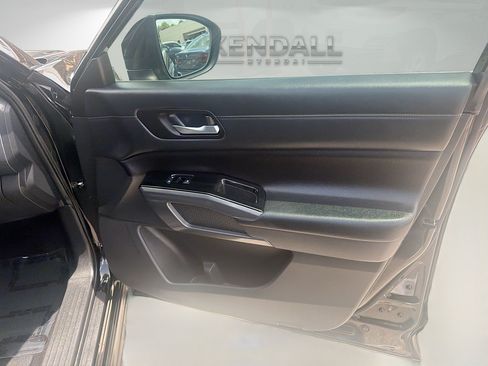 Used 2024 Nissan Pathfinder SL w/ Black Appearance Package FWD image 31