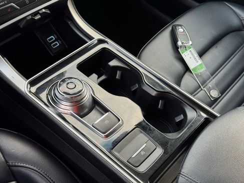 Used 2020 Ford Edge SEL image 34