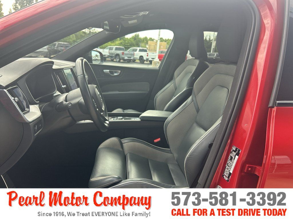 Used 2021 Volvo XC60 T5 R-Design AWD/4WD image 11