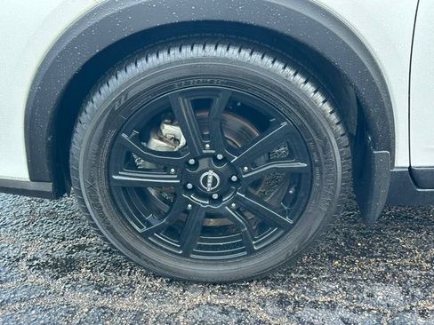 Used 2023 Nissan Kicks SR w/ SR Premium Package FWD image 8