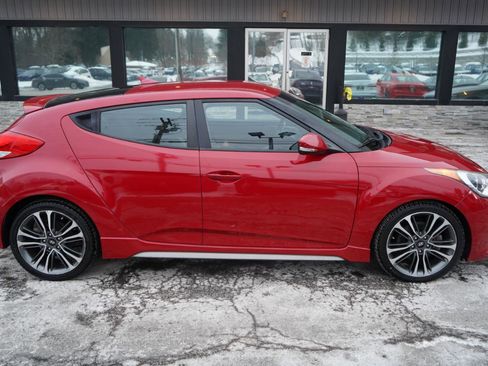 Used 2016 Hyundai Veloster Turbo image 4