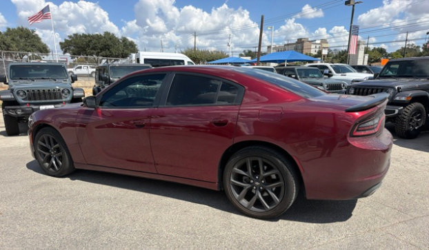 Used 2022 Dodge Charger SXT w/ Blacktop Package RWD image 3