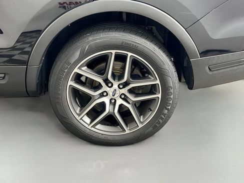 Used 2018 Ford Explorer Sport w/ Equipment Group 401A AWD/4WD image 38