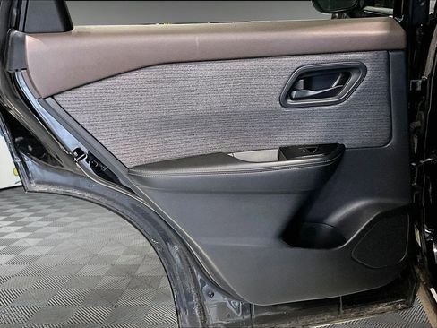 Used 2021 Nissan Rogue S AWD/4WD image 21