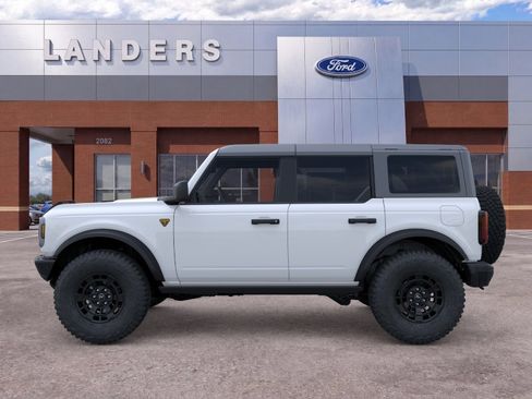 New 2026 Ford Bronco Badlands w/ Sasquatch Package AWD/4WD image 3