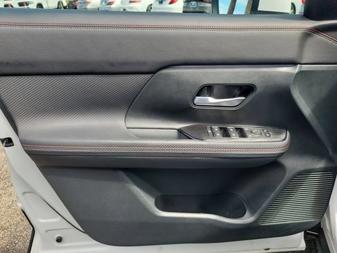Used 2025 Nissan Kicks SR FWD image 15