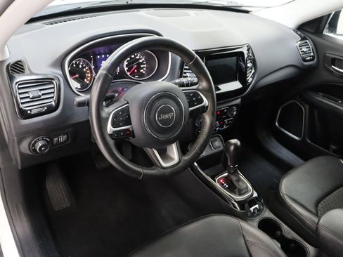 Used 2019 Jeep Compass Latitude FWD image 13
