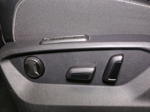 Used 2025 Volkswagen Atlas Cross Sport SEL R-Line image 45