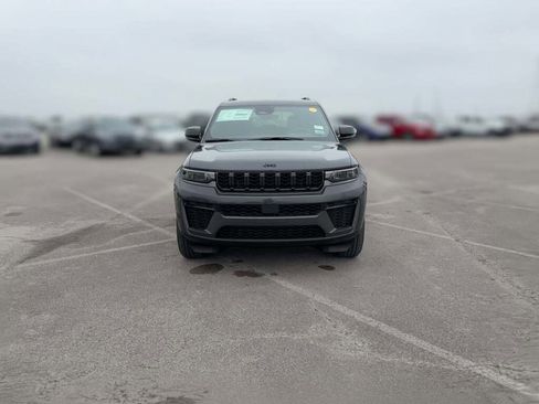 New 2026 Jeep Grand Cherokee Altitude image 2