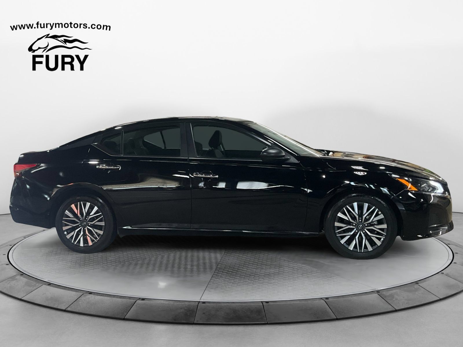 Used 2025 Nissan Altima 2.5 SV FWD image 3