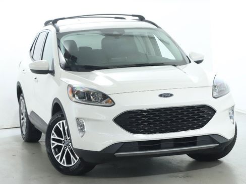Used 2022 Ford Escape SEL image 2